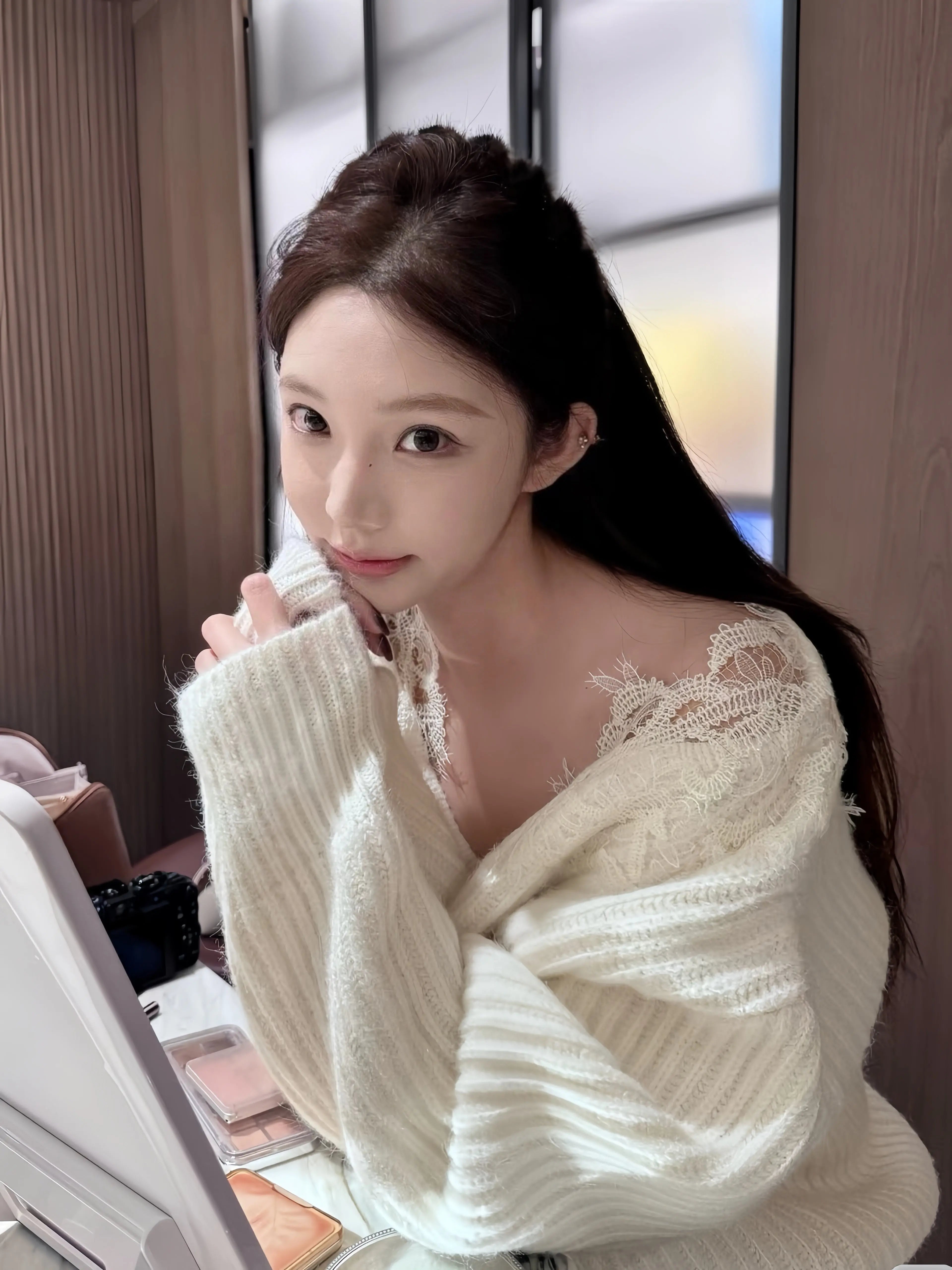 Relaxed Fit Lace V neck Sweater with Ribbed Detail - Velanocta