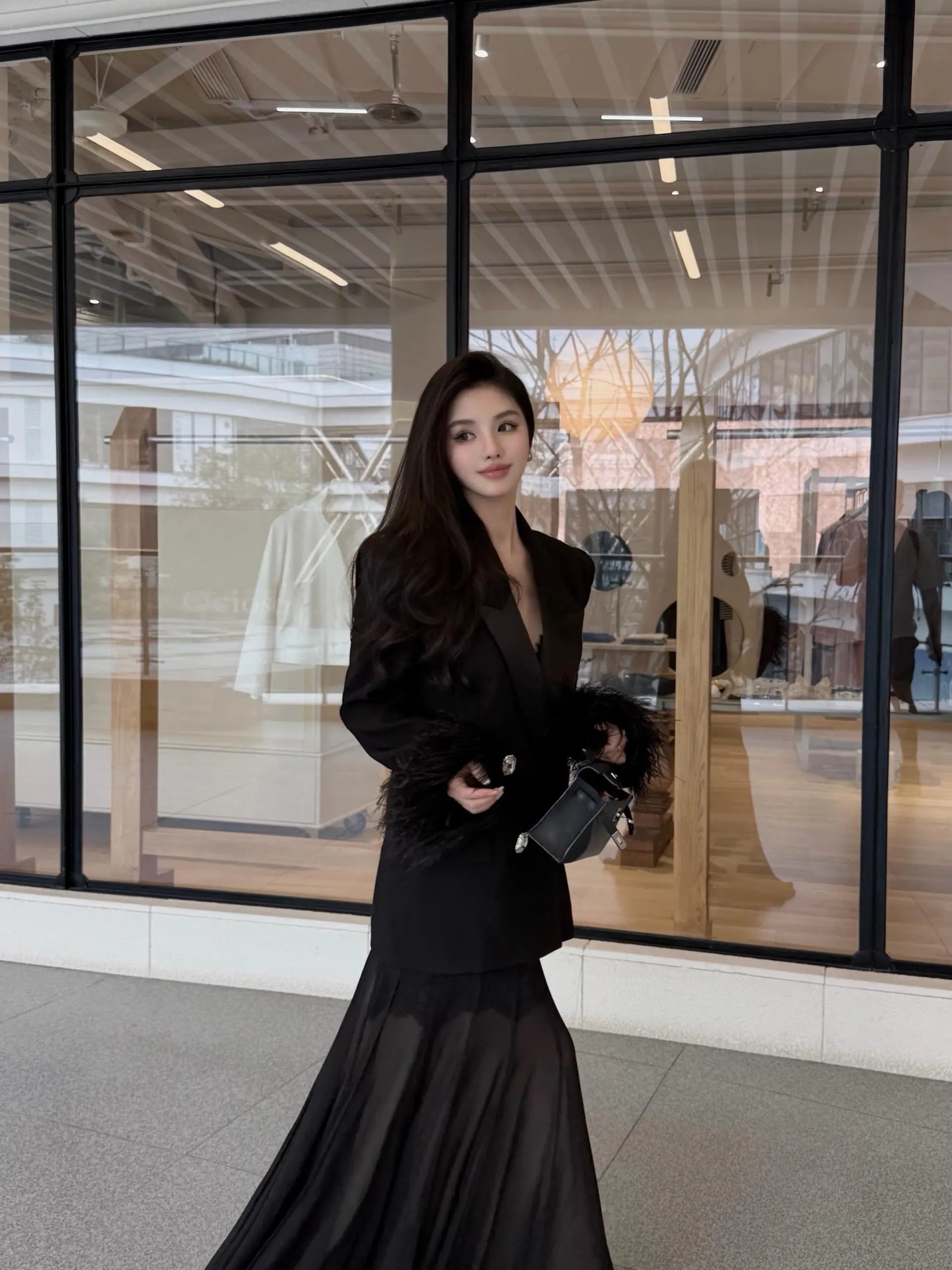 Feather-Cuff Tailored Blazer - Velanocta