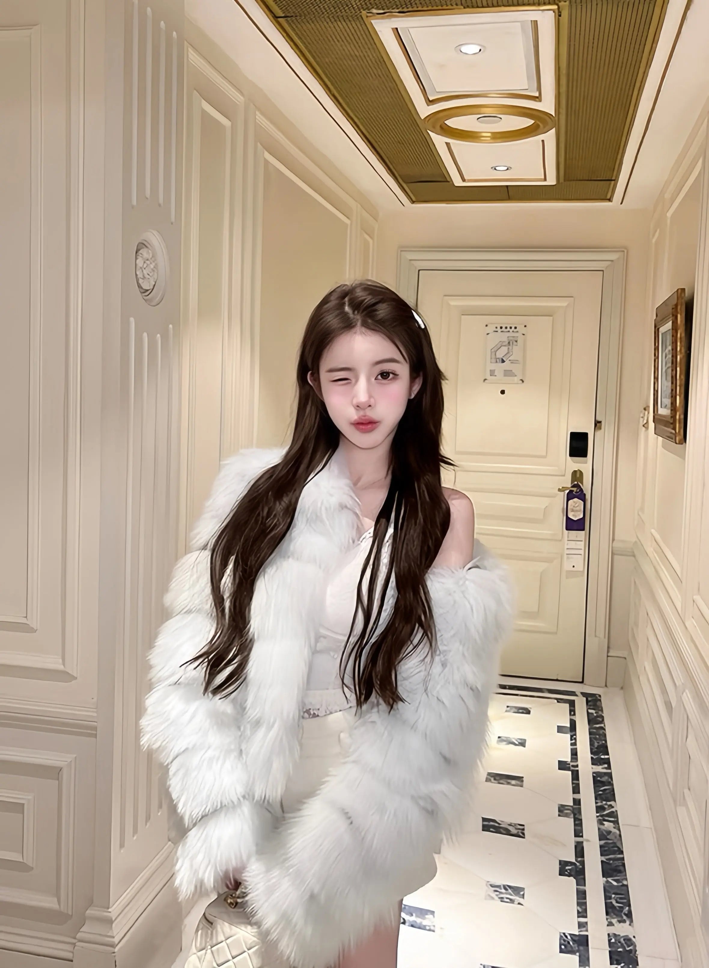 Fox Fur Coat Oversized Lapel Style - Velanocta