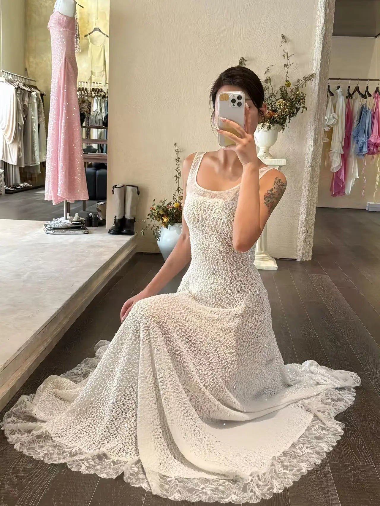 Embellished Lace Scoop-Neck Maxi Dress - Velanocta