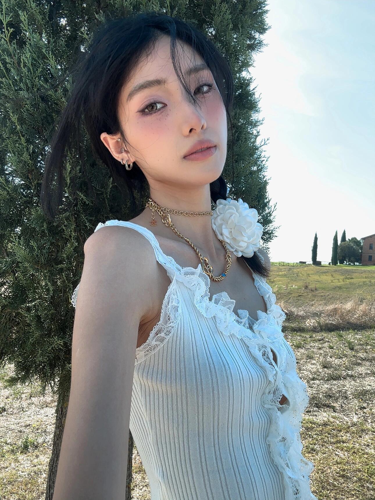 White Lace Trim Sweetheart Tank Top