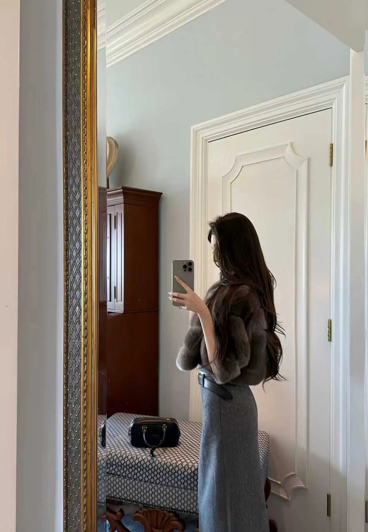 Short-Sleeve Faux Fur Cropped Jacket - Velanocta