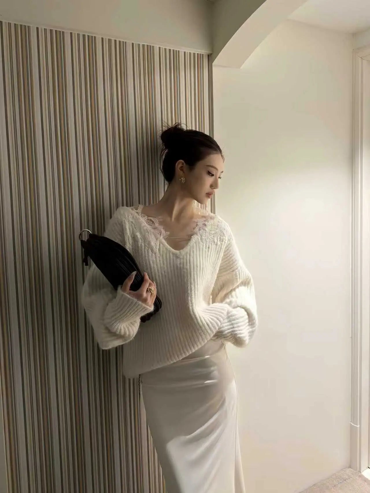 Relaxed Fit Lace V neck Sweater with Ribbed Detail - Velanocta