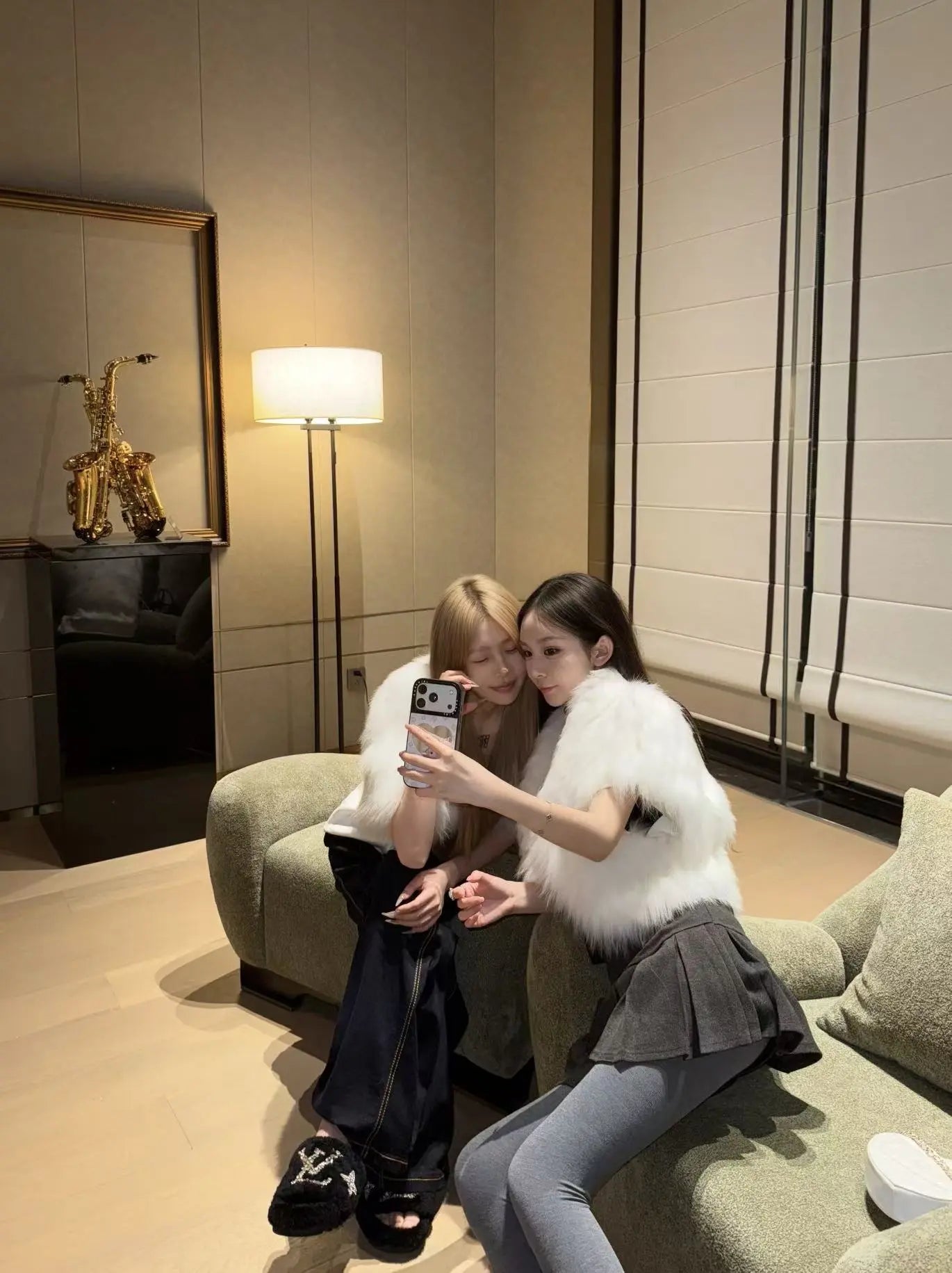 Ivory Dot Fur Cape Vest - Velanocta