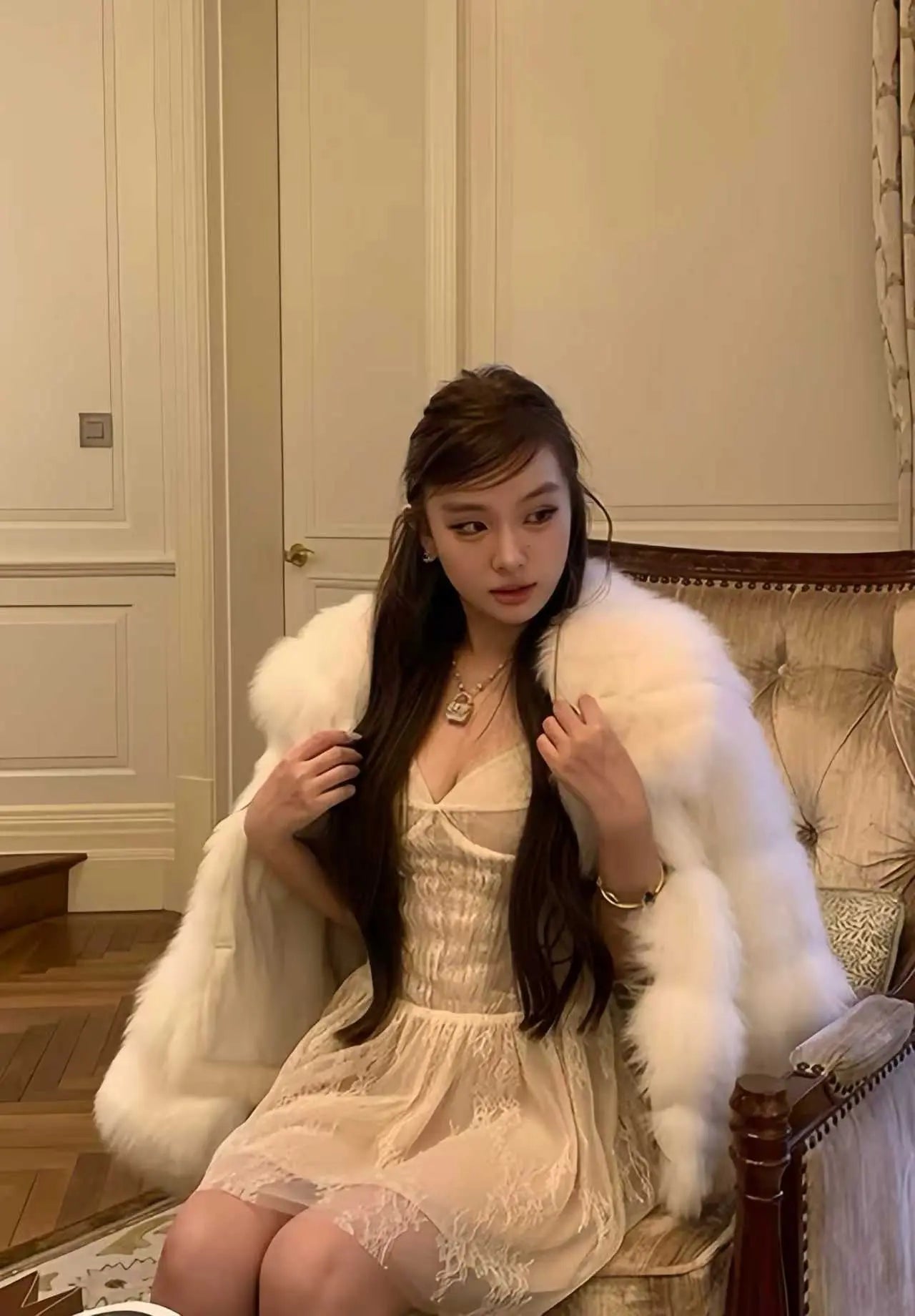 Fox Fur Coat Oversized Lapel Style - Velanocta