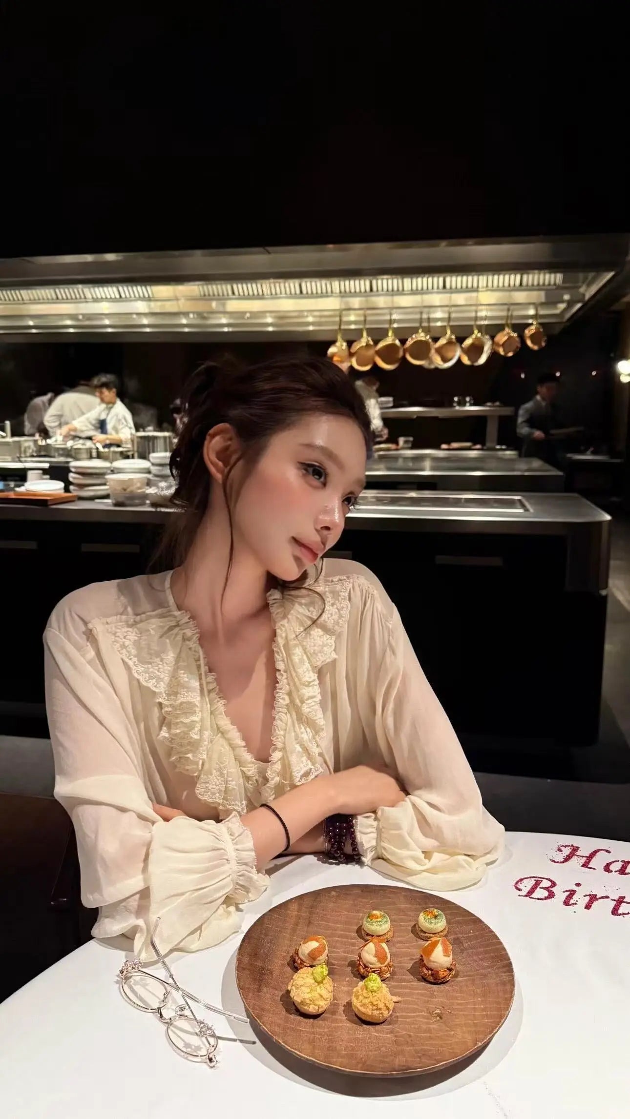 Vintage Lace Ruffle Top - Velanocta