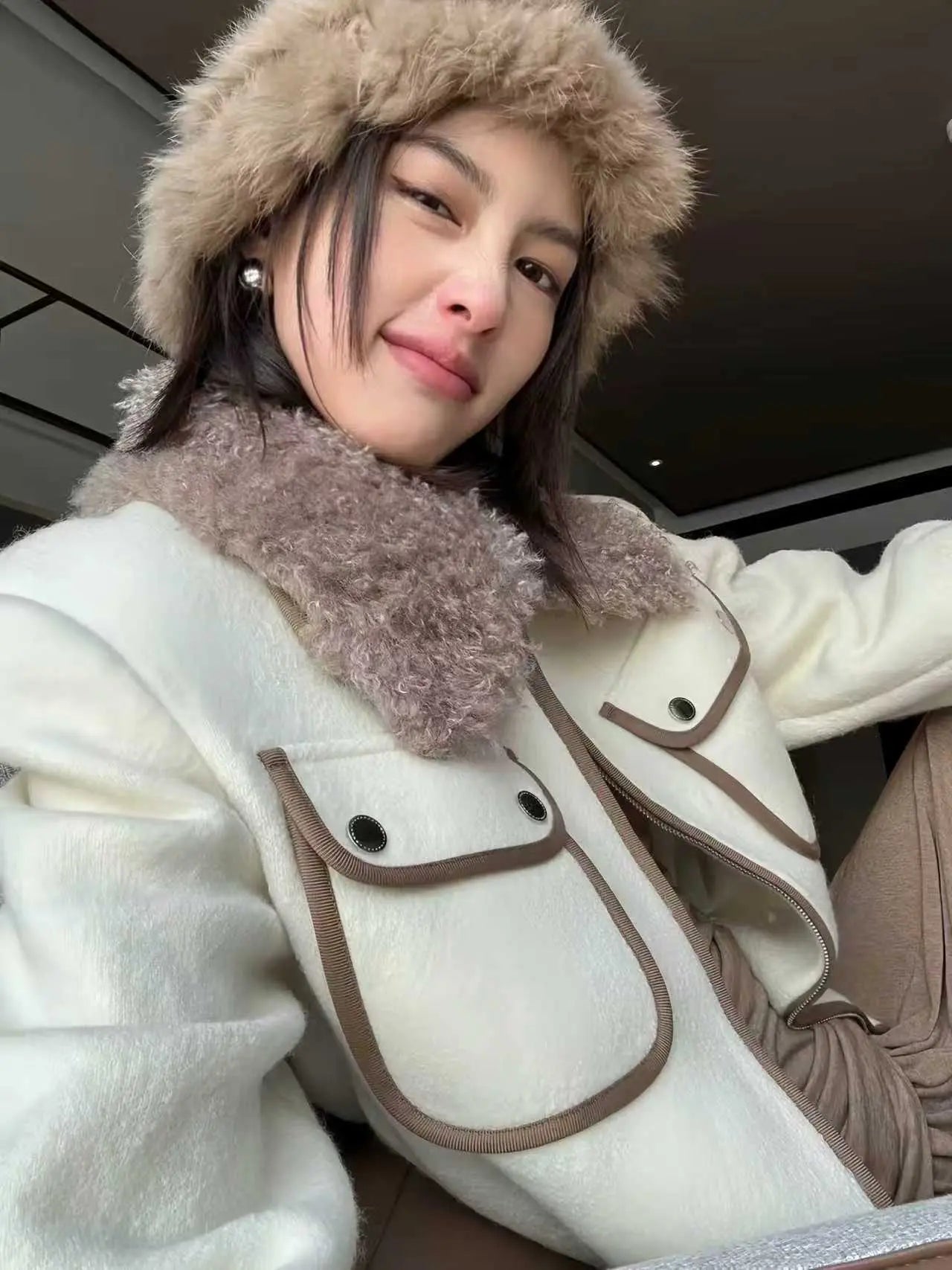 Faux Fur Collar Cropped Jacket - Velanocta