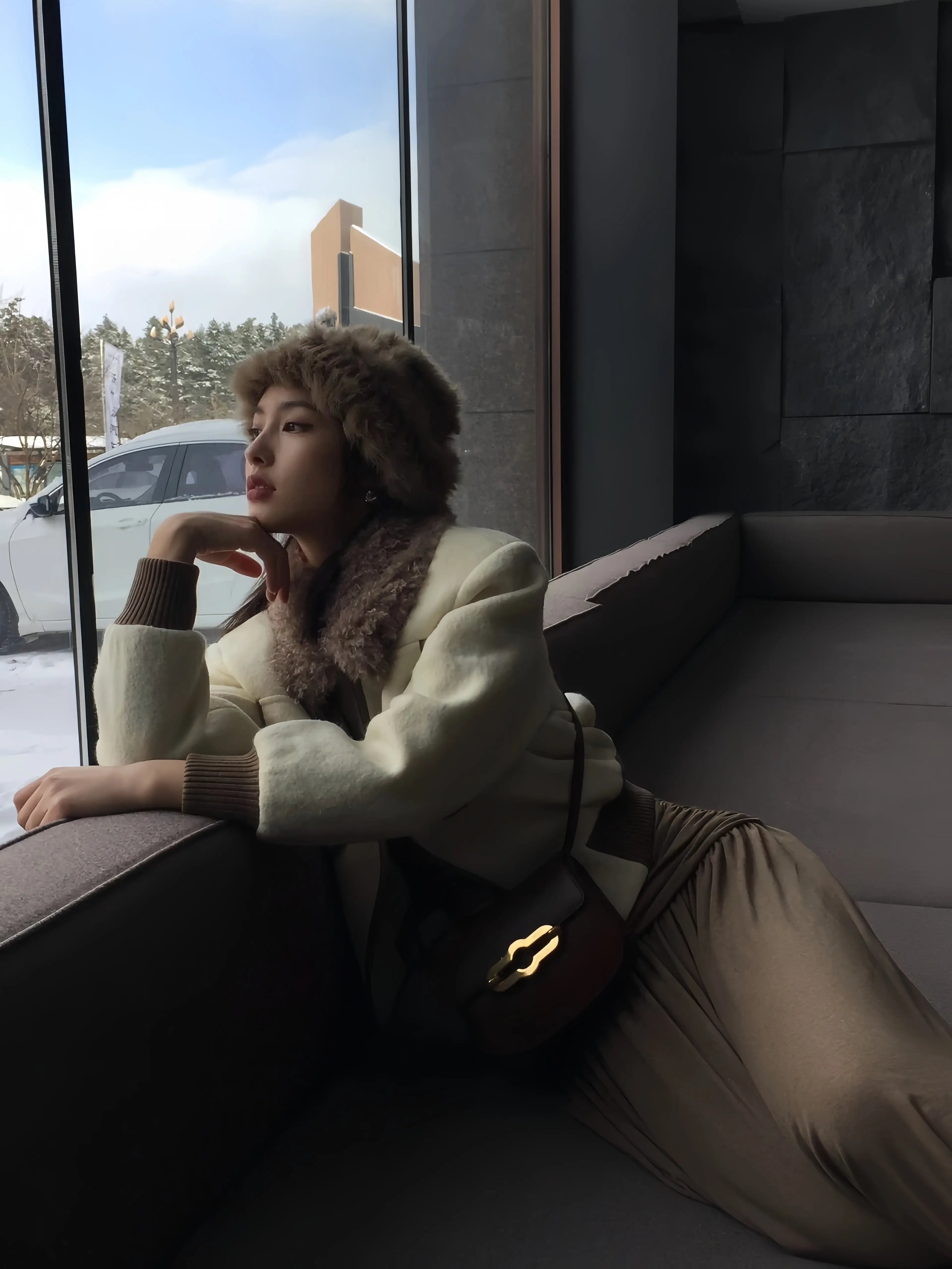 Faux Fur Collar Cropped Jacket - Velanocta