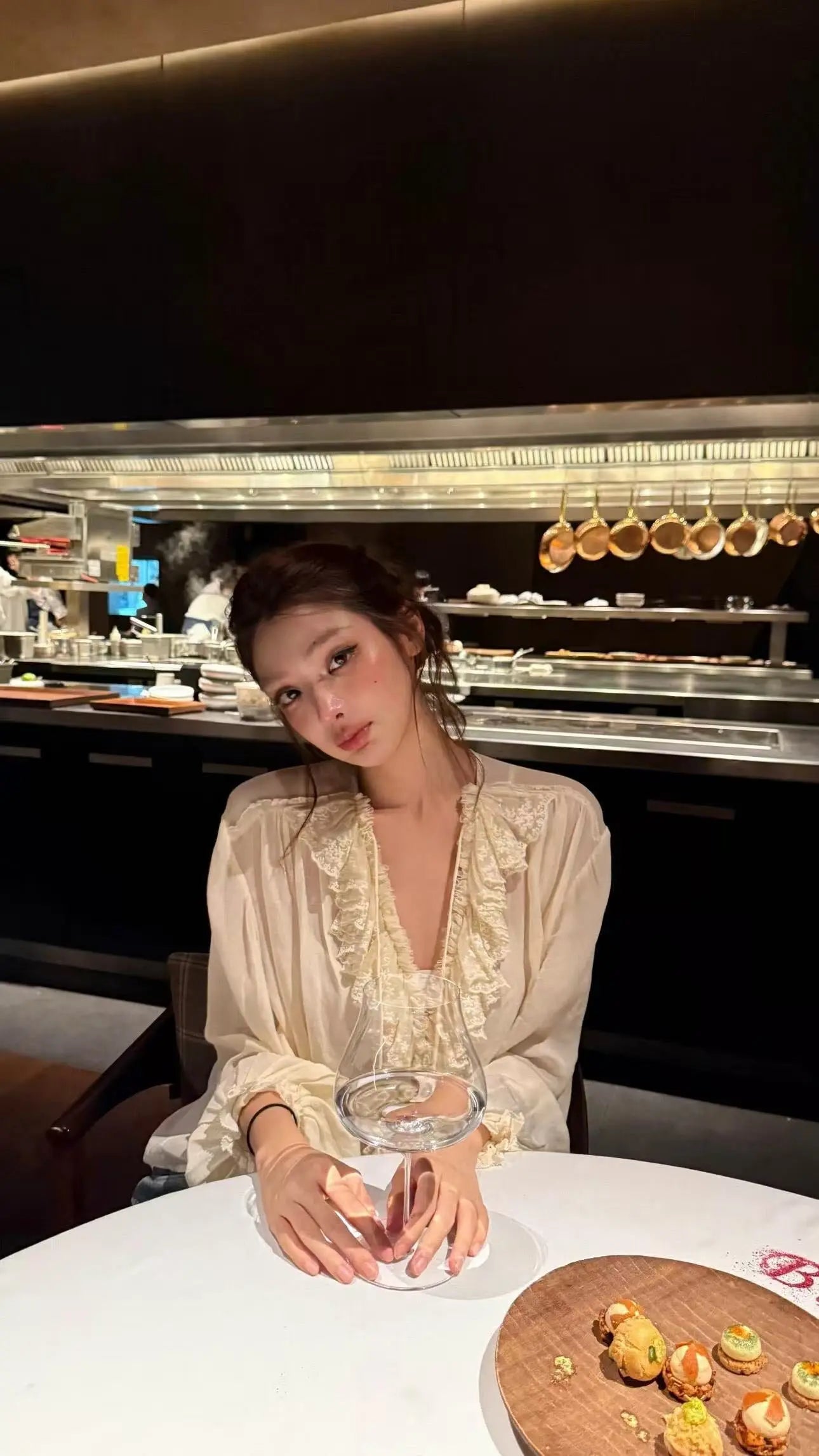 Vintage Lace Ruffle Top - Velanocta