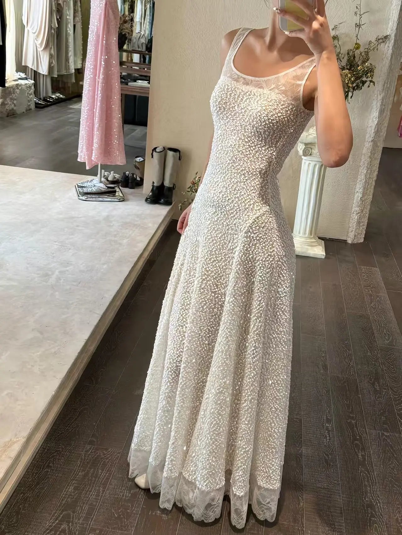 Embellished Lace Scoop-Neck Maxi Dress - Velanocta